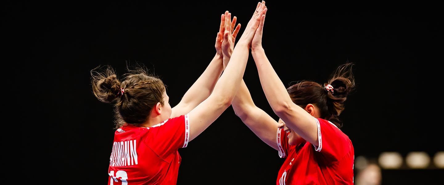 Switzerland shine in debut win