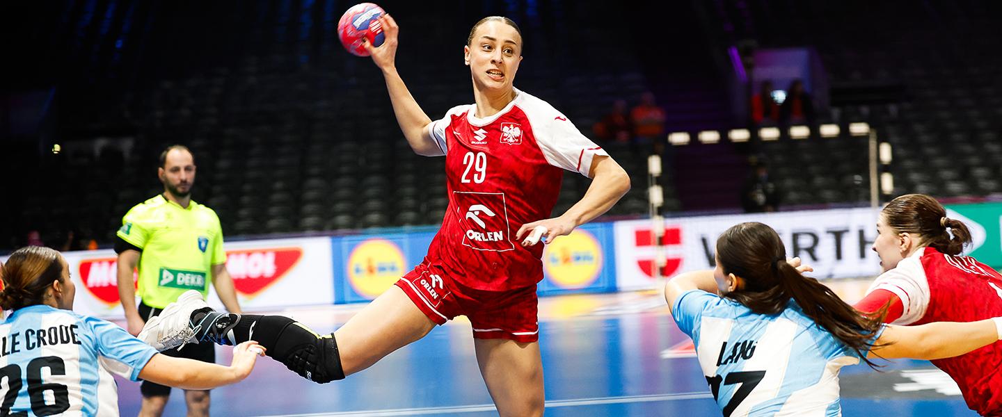 Poland edge Argentina in tense finish