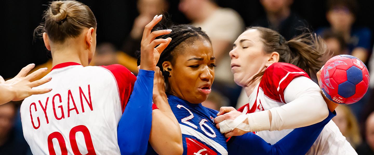 France overpower Poland in second half to claim first place