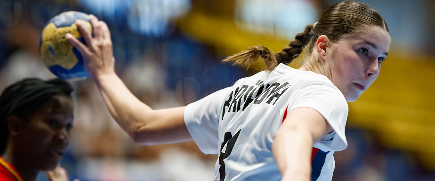 Big wins see European powerhouses edge closer to main round