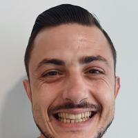 André